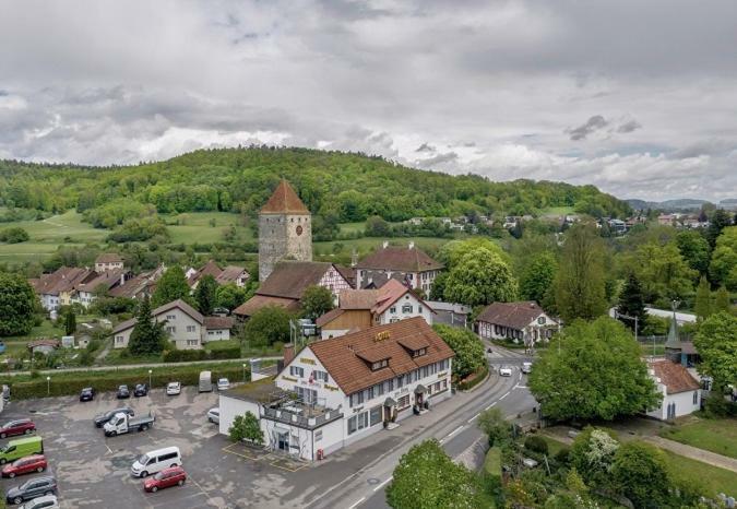 Hotel Restaurant Kreuz Kaiserstuhl Exterior foto